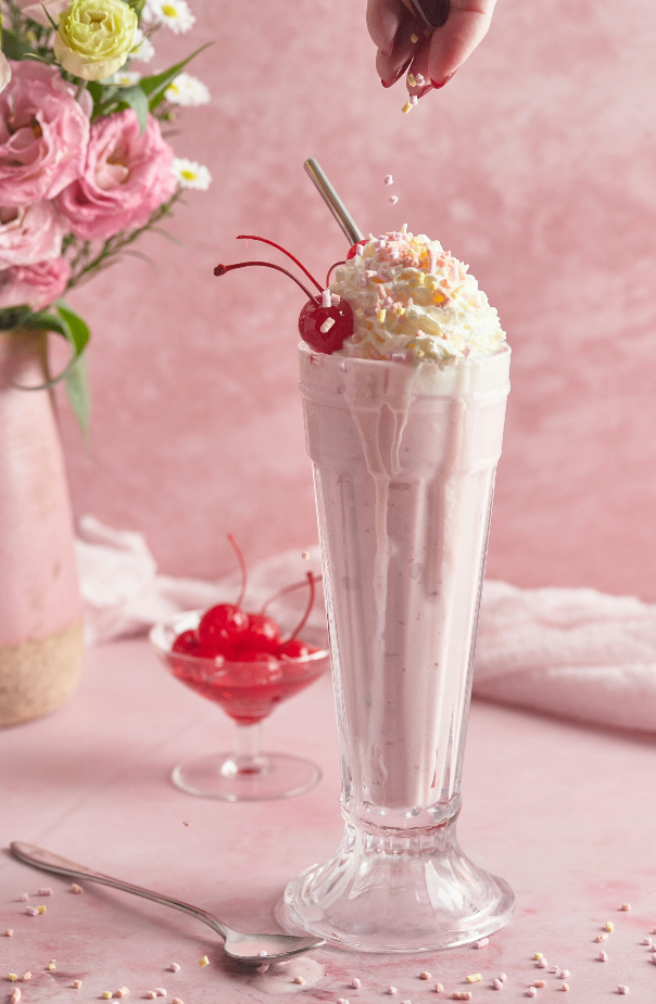 Strawberry Shake 10 oz Cozy scented candle