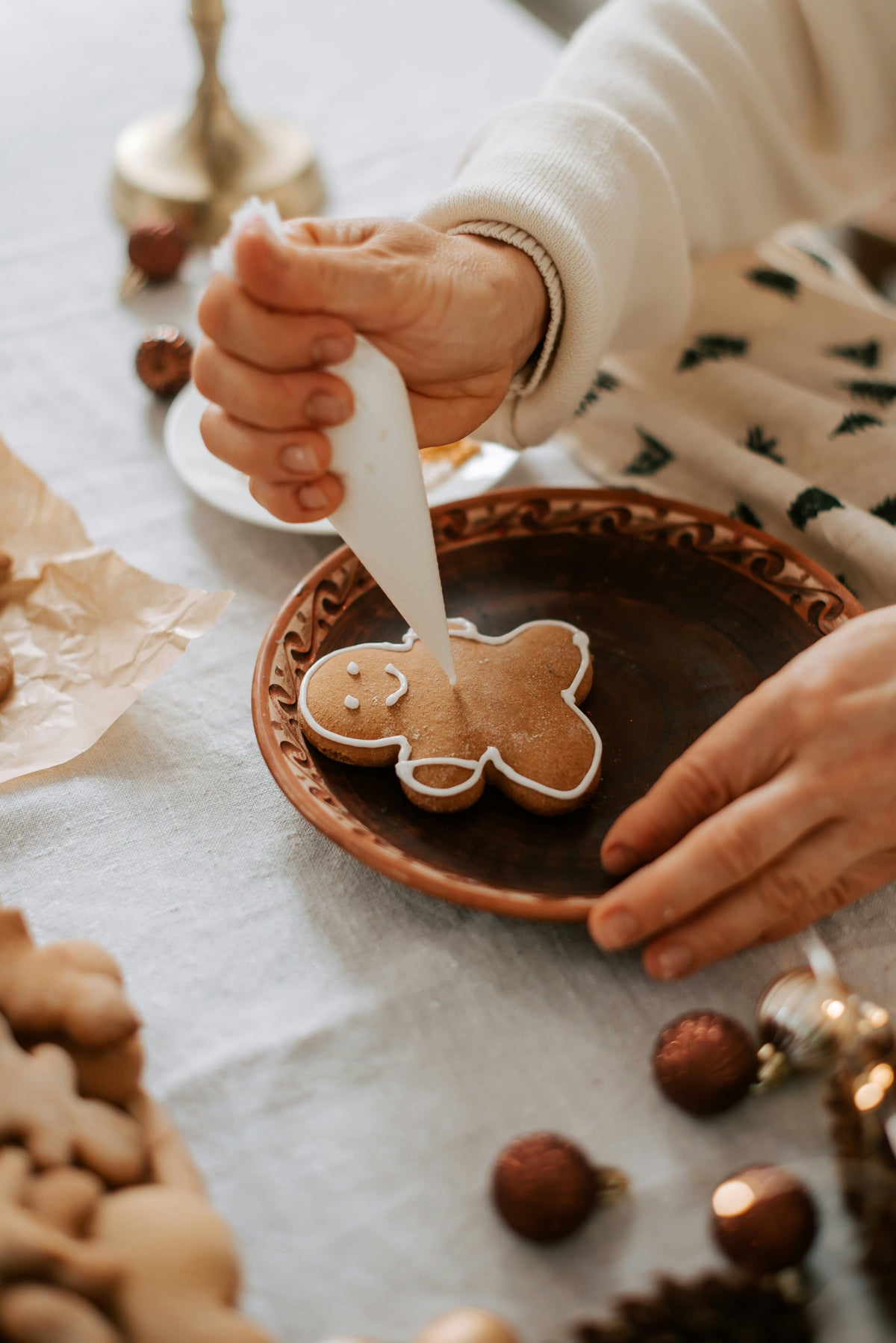 Sand + Paws Spiced Gingerbread 12 oz Cozy scented candle